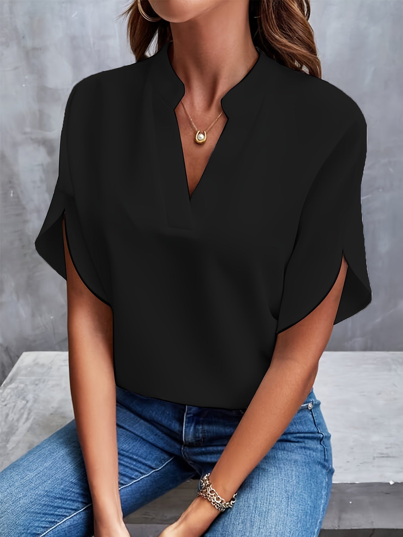 Noor & June™ | Effen blouse met V-hals | Pleasure