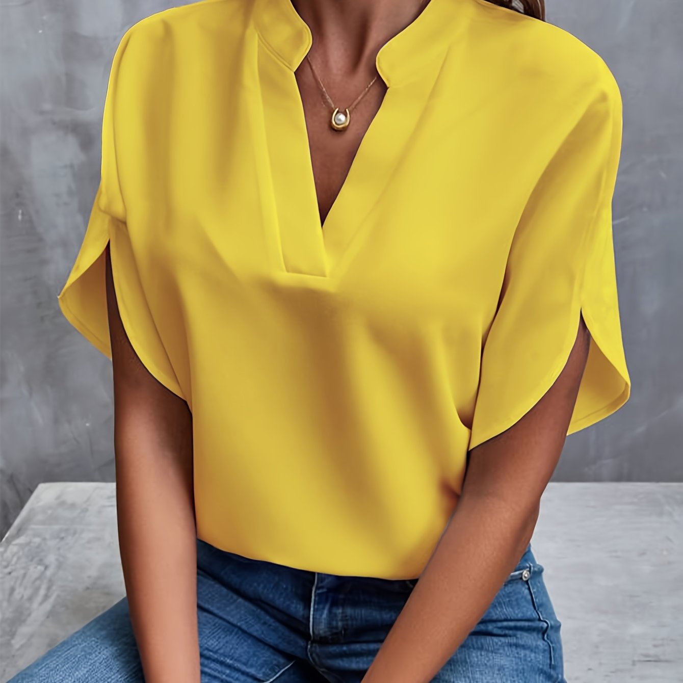 Noor & June™ | Effen blouse met V-hals | Pleasure