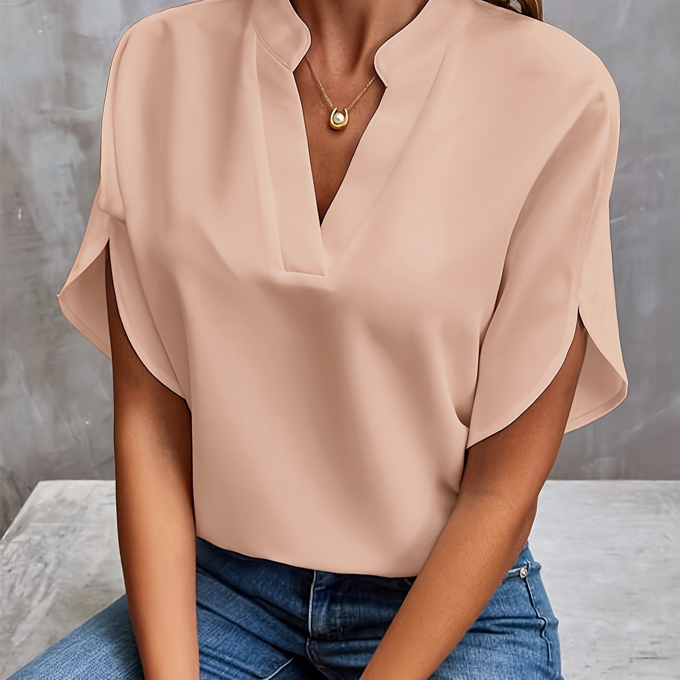 Noor & June™ | Effen blouse met V-hals | Pleasure